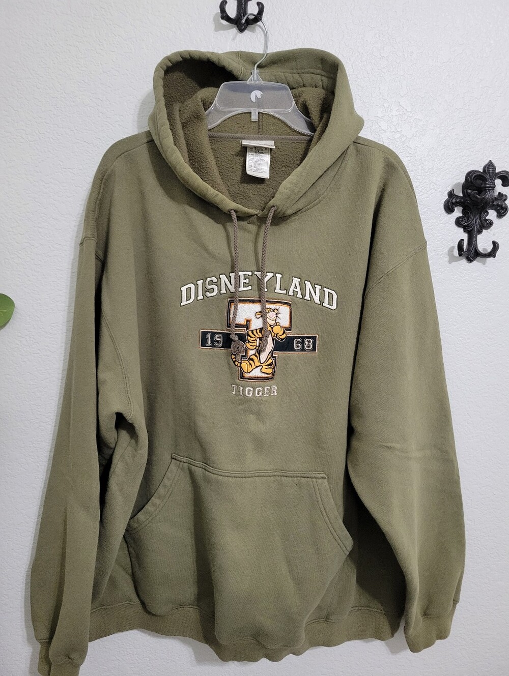 90's Disney Olive Green Tigger Disneyland Pullover Hoodie